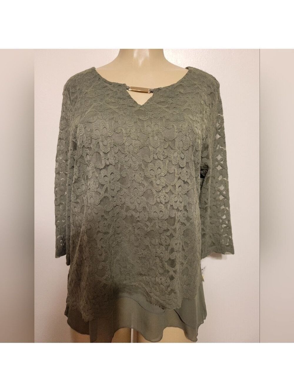 JM Jungle Collection Green Lace V Neck Medium  NWT